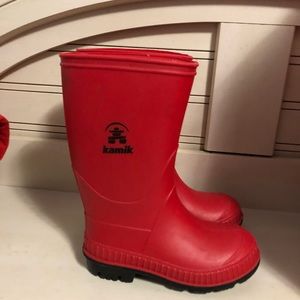 Barely worn kamik rain boots